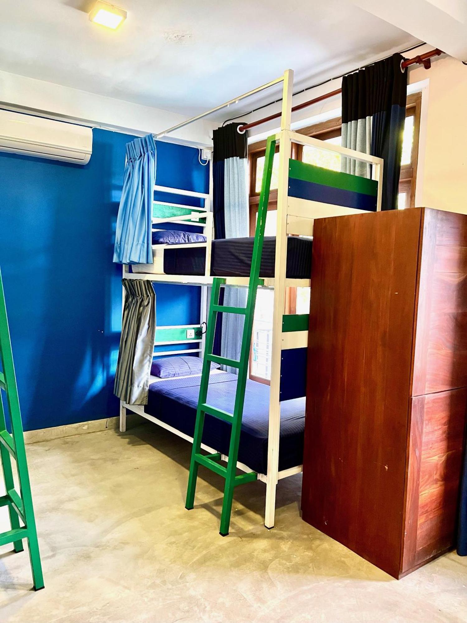 Downtown Hostels เอลลา ภายนอก รูปภาพ