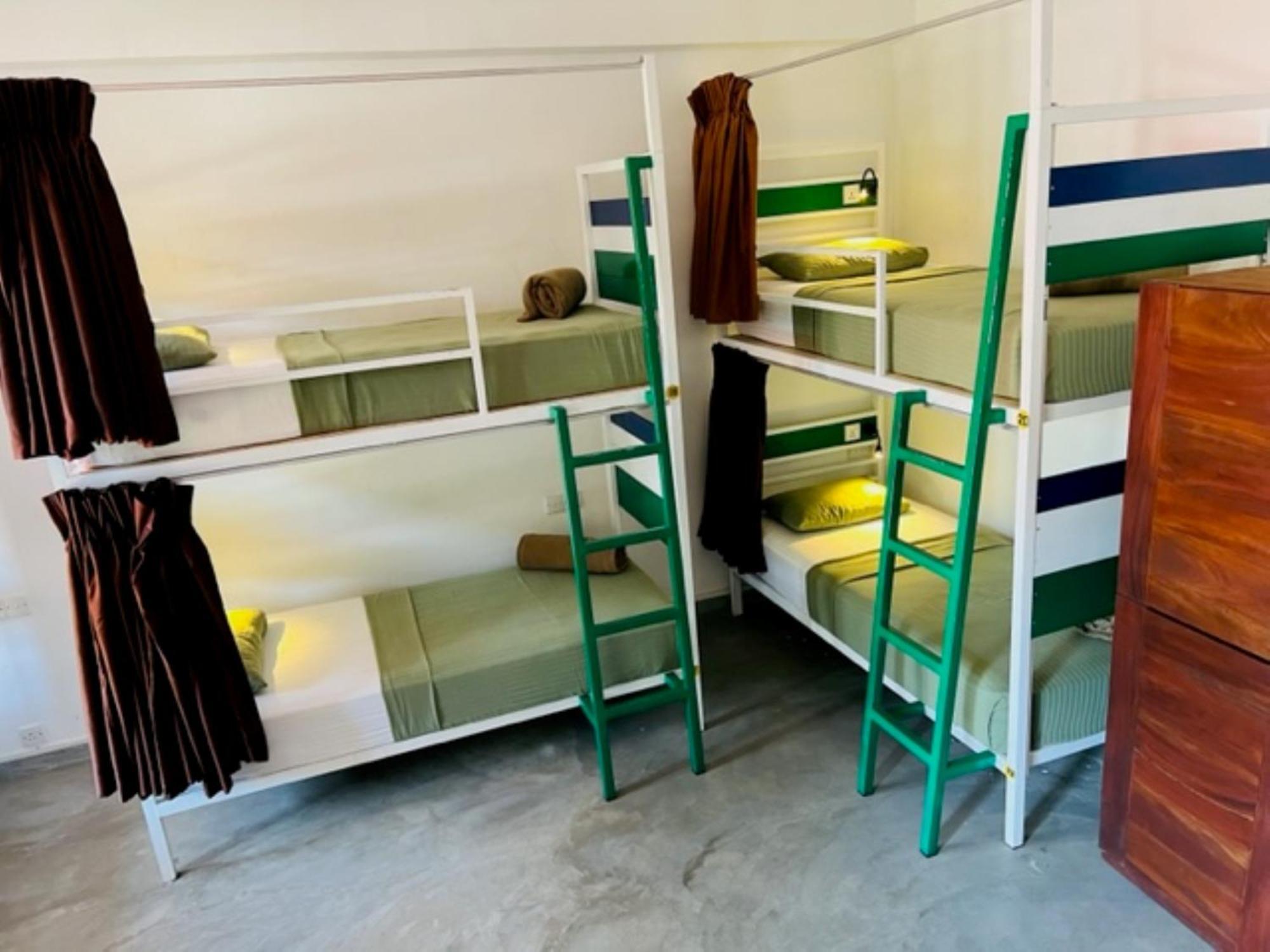 Downtown Hostels เอลลา ภายนอก รูปภาพ