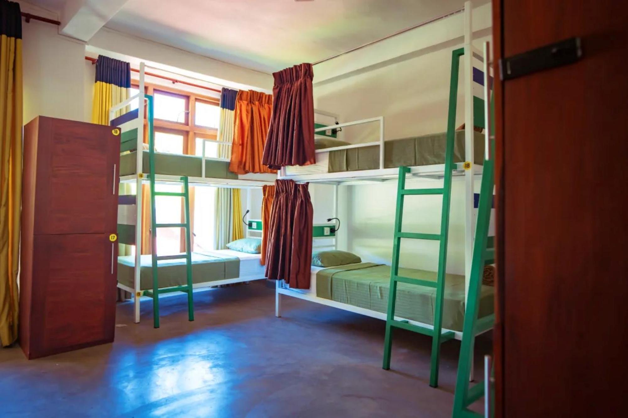 Downtown Hostels เอลลา ภายนอก รูปภาพ
